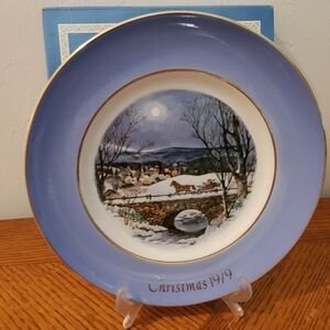 Avon Christmas Plate Series 7th Edition 1979 "Dashing Through the Snow"